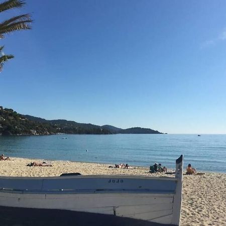 Au Petit Bonheur Vue Mer, Parking, 400M Plage Le Lavandou Bagian luar foto